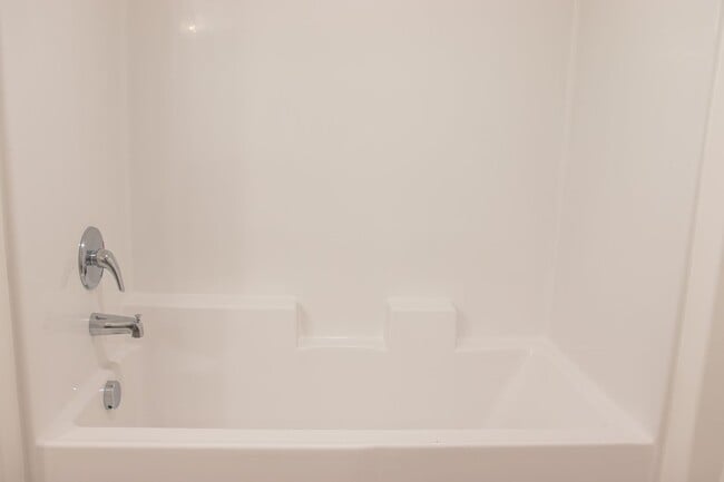 Building Photo - 989 E Ella Ln