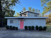Building Photo - 809 Laurel Ln