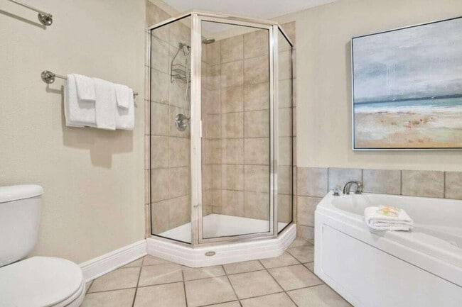 Building Photo - 365 E Beach Blvd