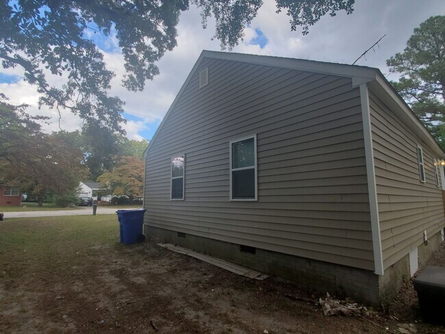 Building Photo - 202 Brainerd Ave