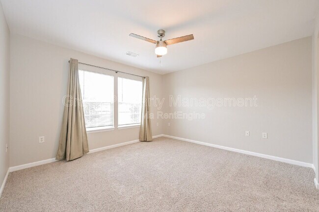 Building Photo - 1495 Red Cliff Way