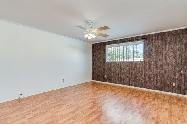 Building Photo - Great East Side Location 4 Bed/2 Bath Home