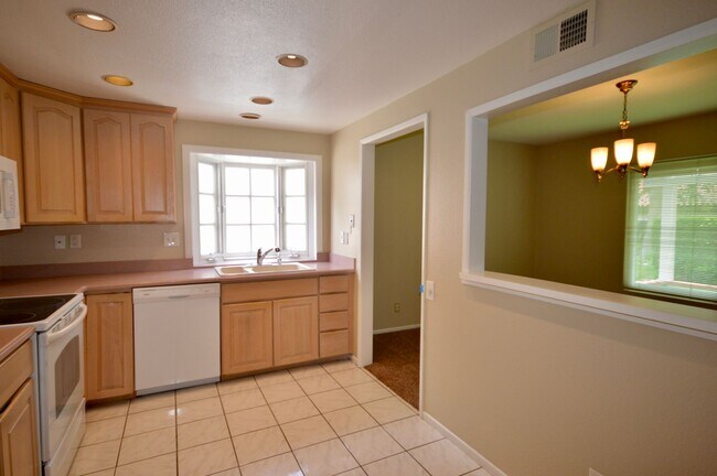 Building Photo - 2 Bedroom plus Den Home in 55+ Community i...