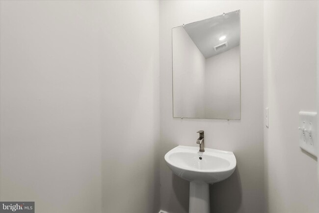 Building Photo - 304 Sweetbay Rd