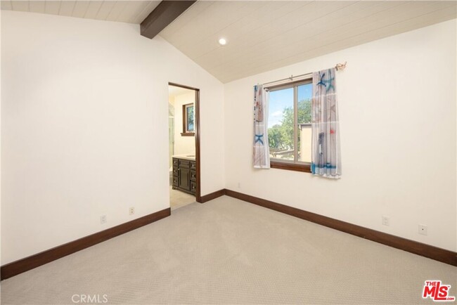 Building Photo - 2901 Oak Ave