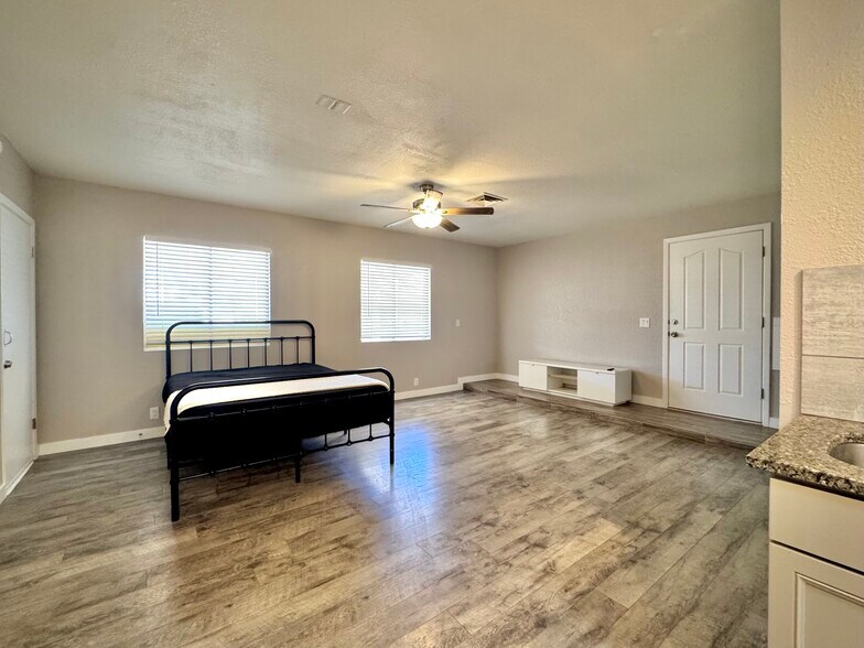 Building Photo - 3767 Kicking Horse Dr