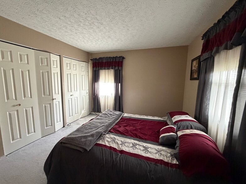 Building Photo - 3513 Roseway Dr