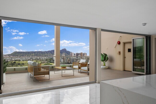 Building Photo - 555 University Ave