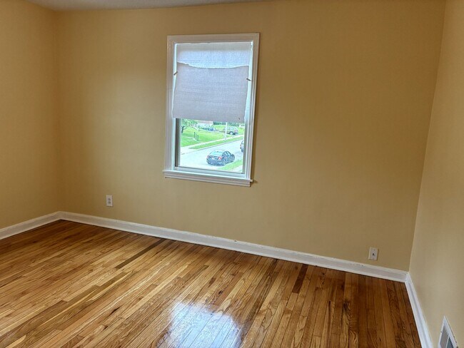 Building Photo - 2345 Losantiville Ave