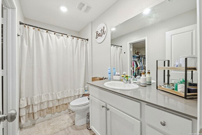 Building Photo - 140 Maverick Cv