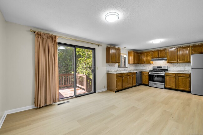 Building Photo - 103 Cliffside Dr