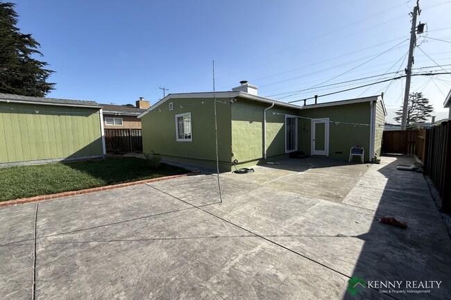 Building Photo - 3-Bedroom, 1-Bathroom Home with Large Yard & Garage in South San Francisco