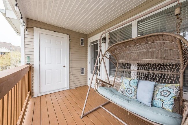 Building Photo - 1550 Oakfield Dr