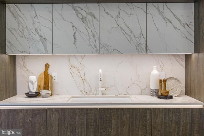 Building Photo - 1733 Chain Bridge Rd