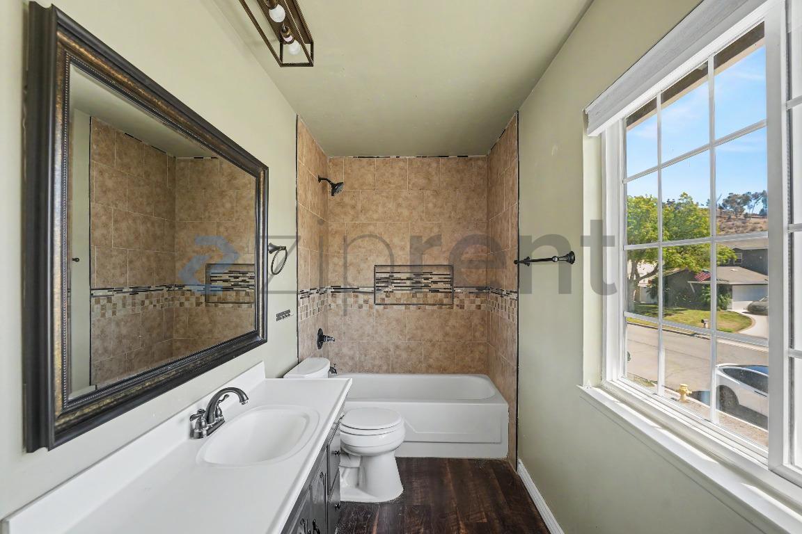 Building Photo - Unit