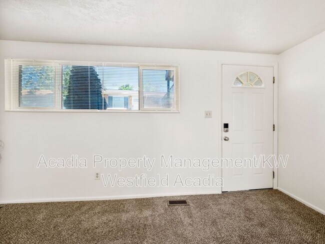 Building Photo - 255 500 N