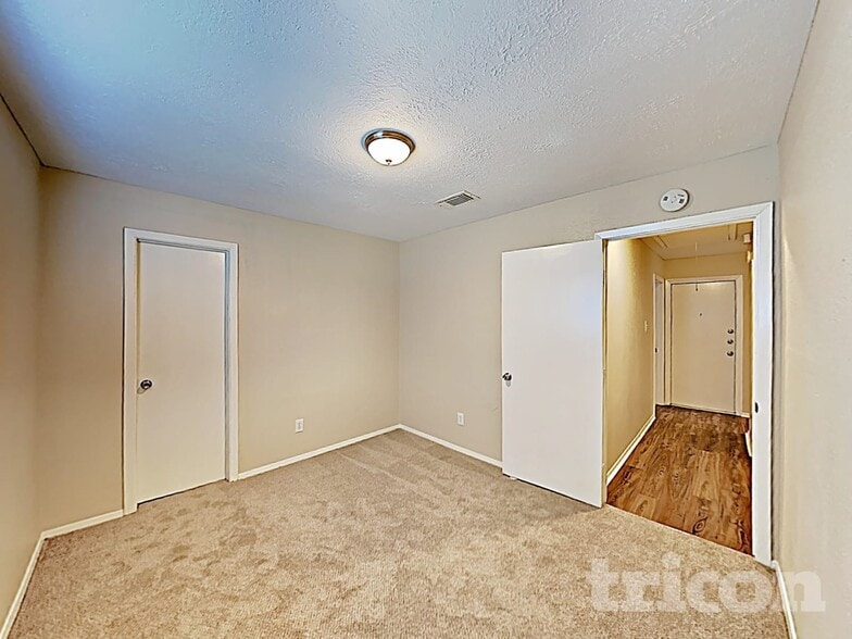 Building Photo - 2706 King James Ct