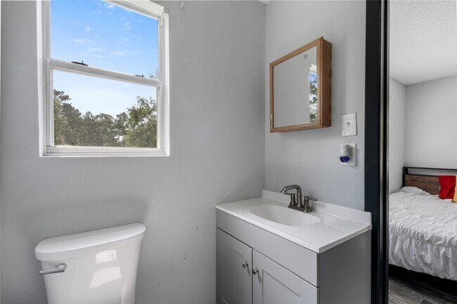 Building Photo - 541 Trails End Dr