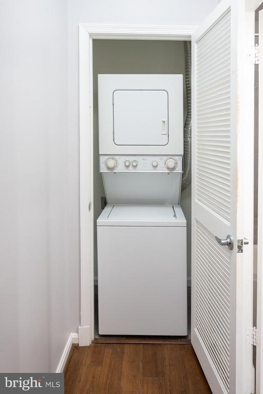 Building Photo - 1211 S Eads St