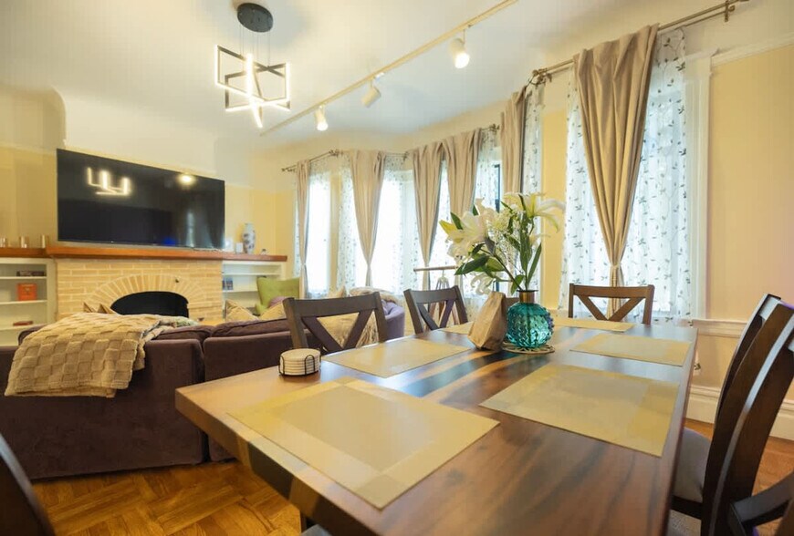 Building Photo - 1107 Broadway