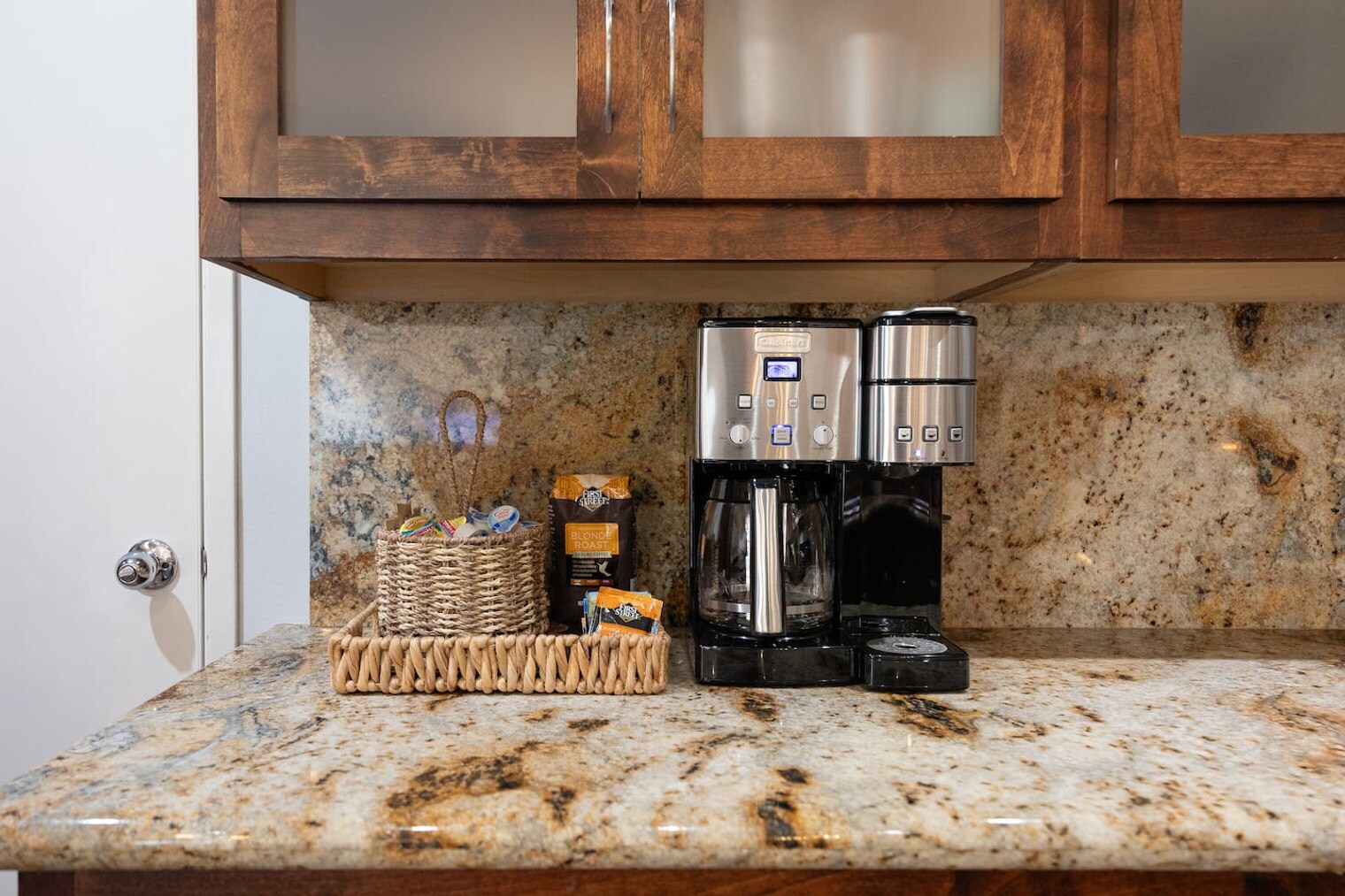 Building Photo - 1079 Sapphire St