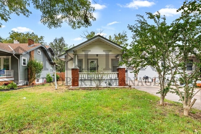 Primary Photo - 621 S Green St