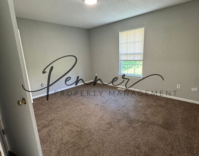 Building Photo - 1401 SE Henley Ct