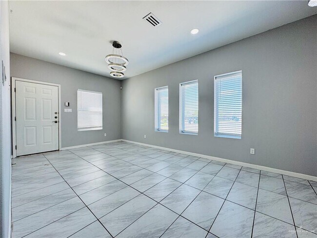 Building Photo - 3913 Bella Costa Dr