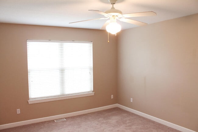 Building Photo - 1304 E Brown School Rd