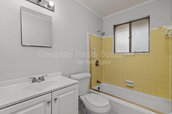 Building Photo - 11809 Bridgevale Ave