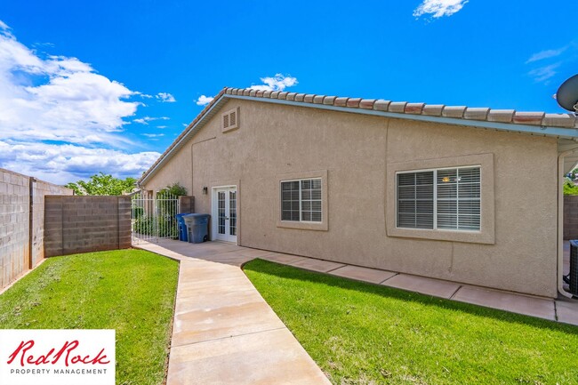 Building Photo - Remodeled 3 Bedroom Townhome with Great Vi...