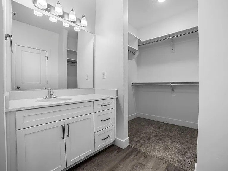 Building Photo - 5801 S Garnet Dr