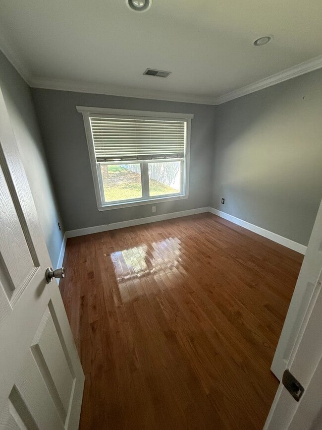 Building Photo - Beautiful 3 Bedroom