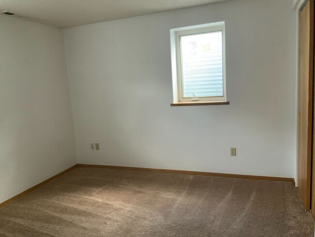 Building Photo - Spacious Four Bedroom Near Memorial Rose G...