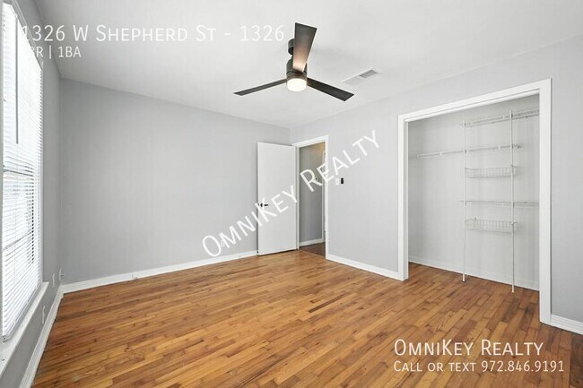 Building Photo - 1326 W Shepherd St