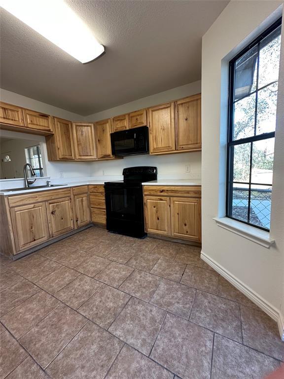 Building Photo - 112 Ave O