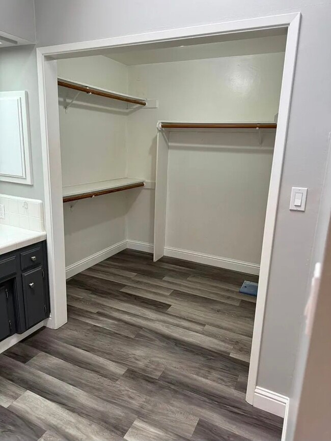 Building Photo - 3005 Summer Creek Ct