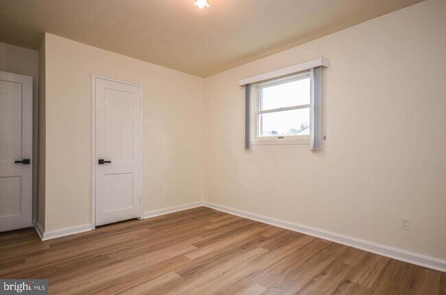 Building Photo - 4426 Hallet St