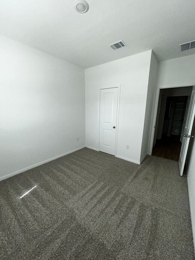 Building Photo - Charming 4 beds 3 baths in Leander!