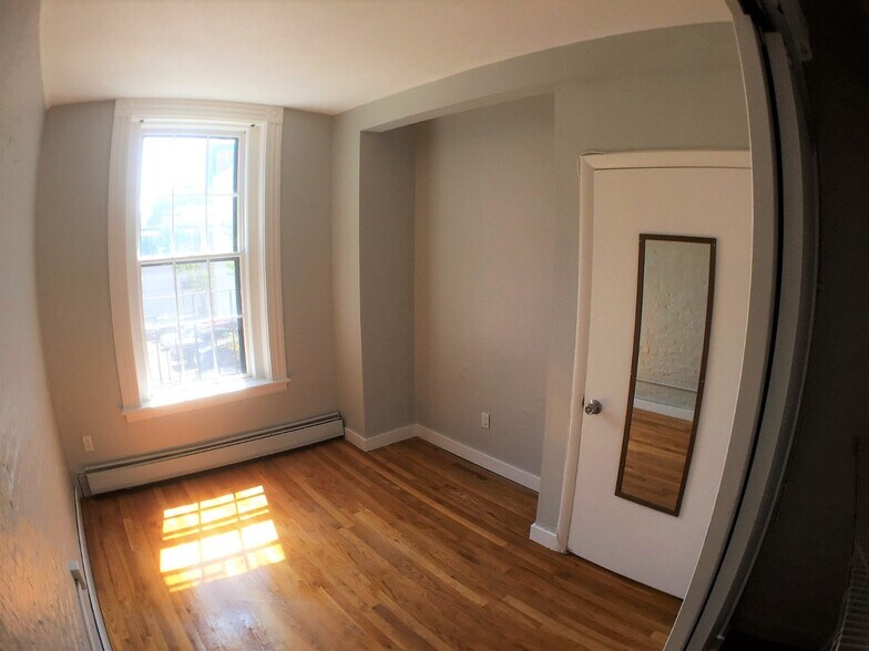 Building Photo - 25 Saint Stephen St