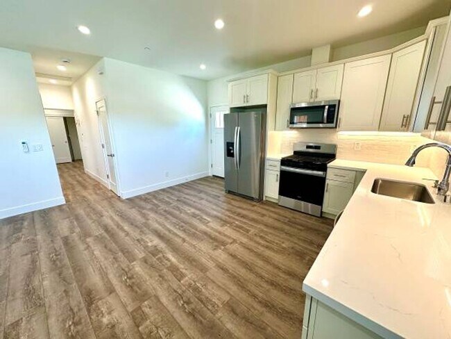 Building Photo - 19241 Carlton Ave