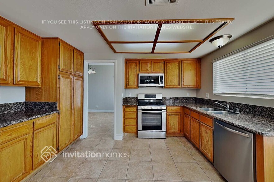 Building Photo - 4756 Illustrious St