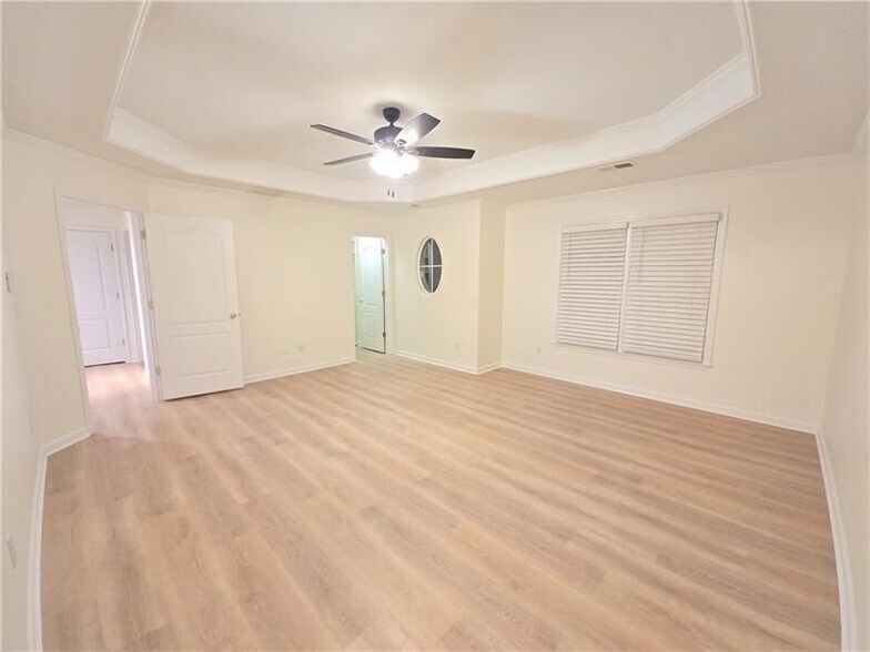 Building Photo - 12592 Waterside Dr