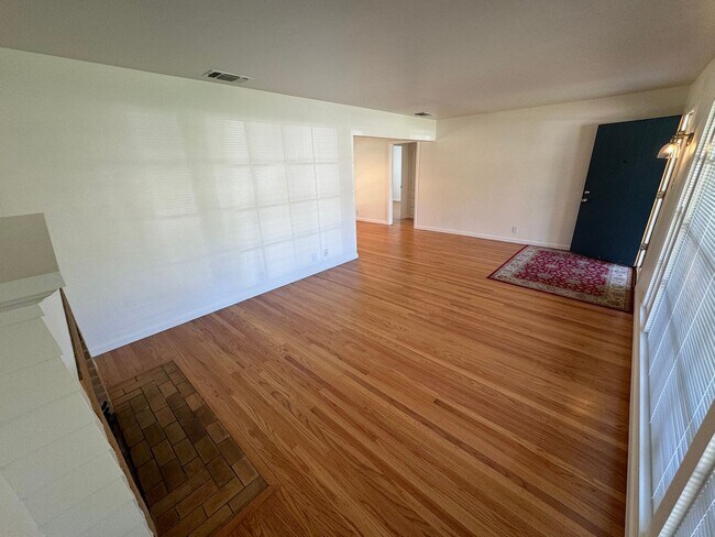 Building Photo - 2 Bedroom | 1 Bathroom | Single family Arden Park Home