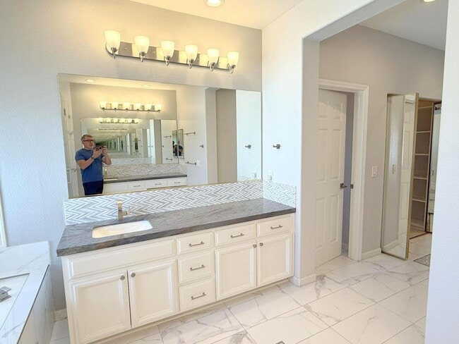 Building Photo - Beautifully Remodeled Modern Home In Wests...