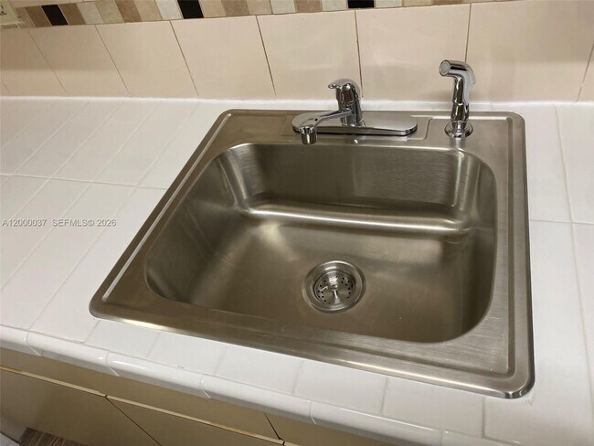 Building Photo - 824 84th St