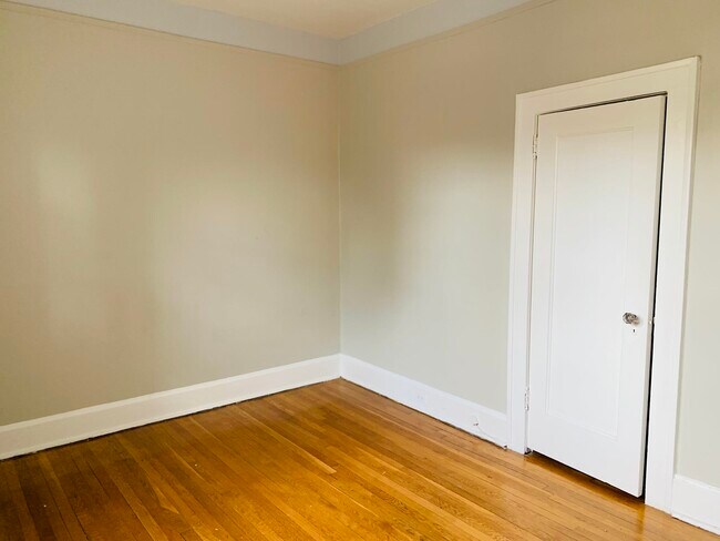 Building Photo - 86 W 34th St.