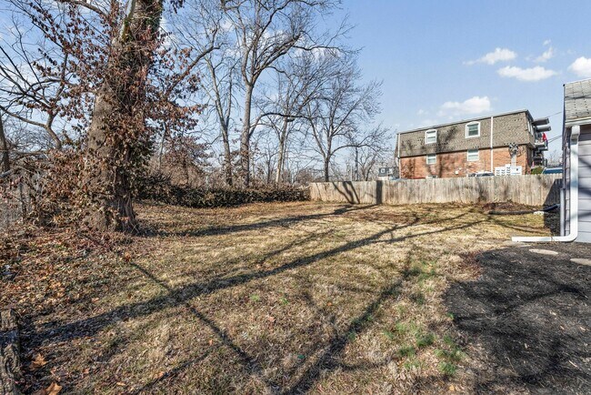 Building Photo - New Renovated Two Bed One Bath Home!!!