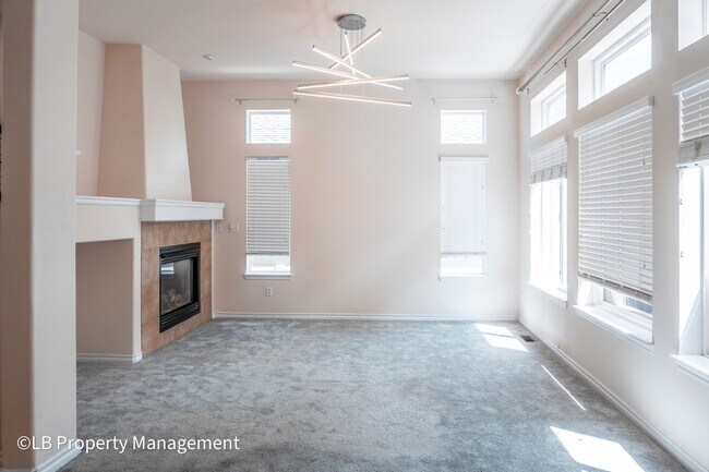 Building Photo - 10590 Pearlwood Cir