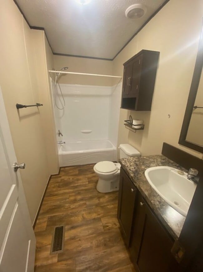 Building Photo - Three Bedroom Two Bath in Lee County, Phenix City, AL